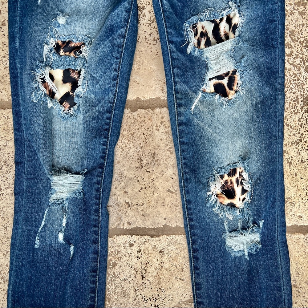 Womens Jeans Size 9 29 Skinny Leopard Print Patches Distressed Judy blue - Picture 4 of 10